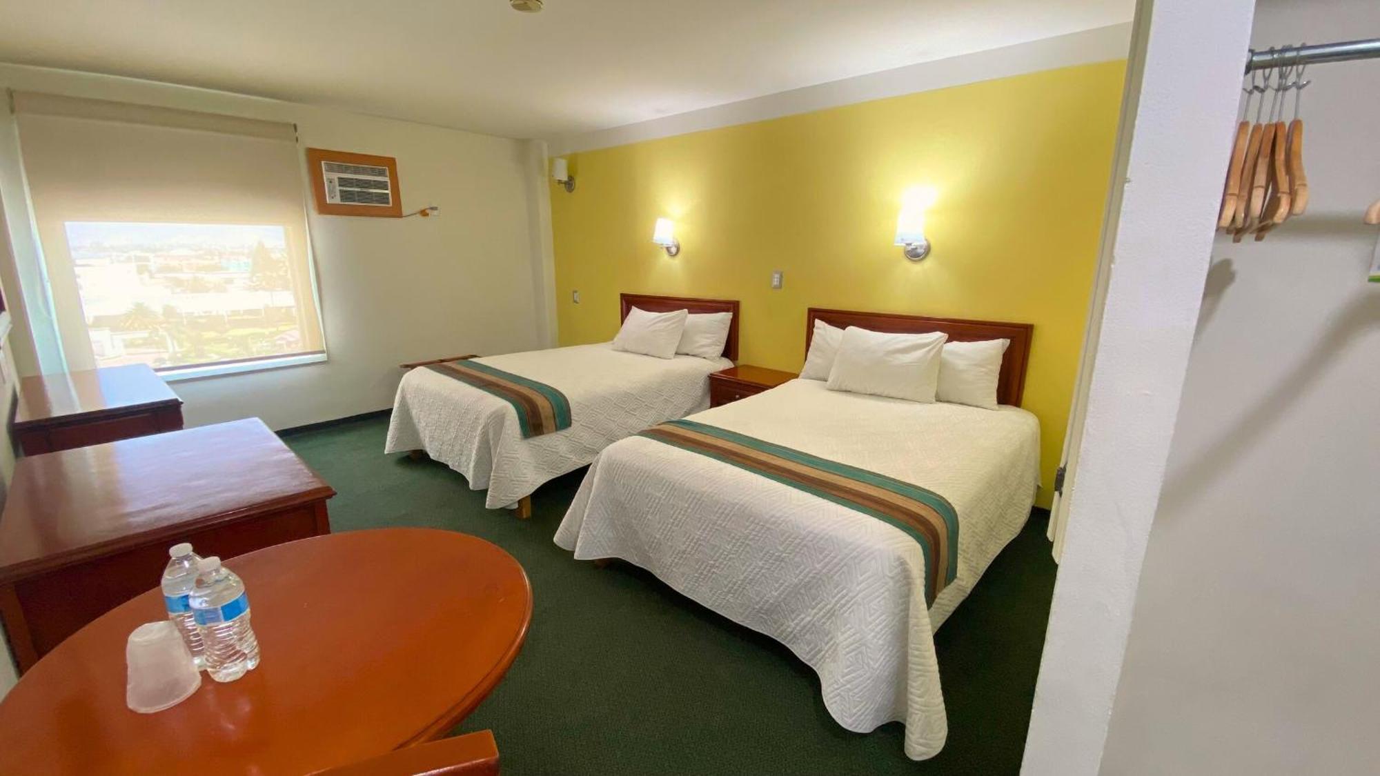 Hotel Enterprise Poliforum 4*