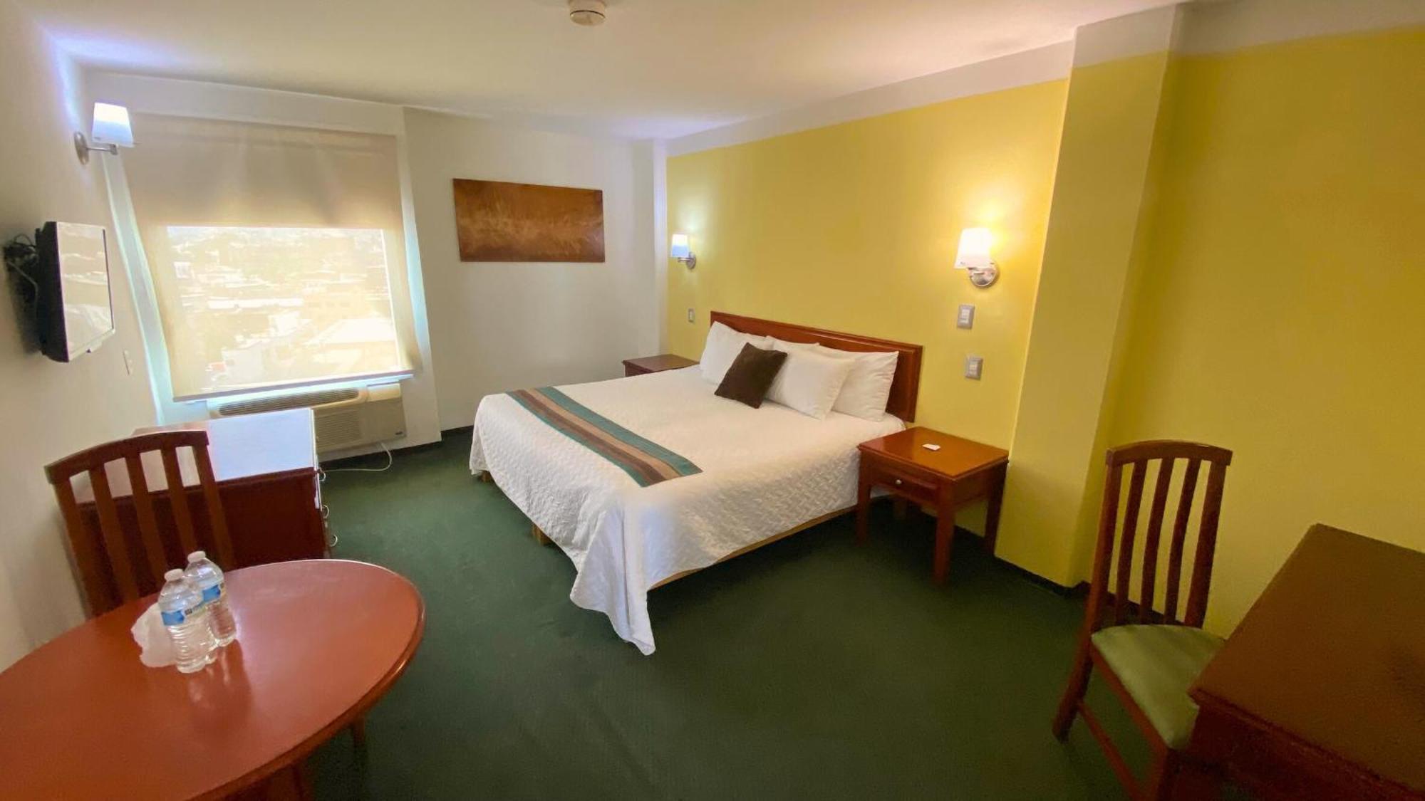 Enterprise Poliforum Hotel 4*