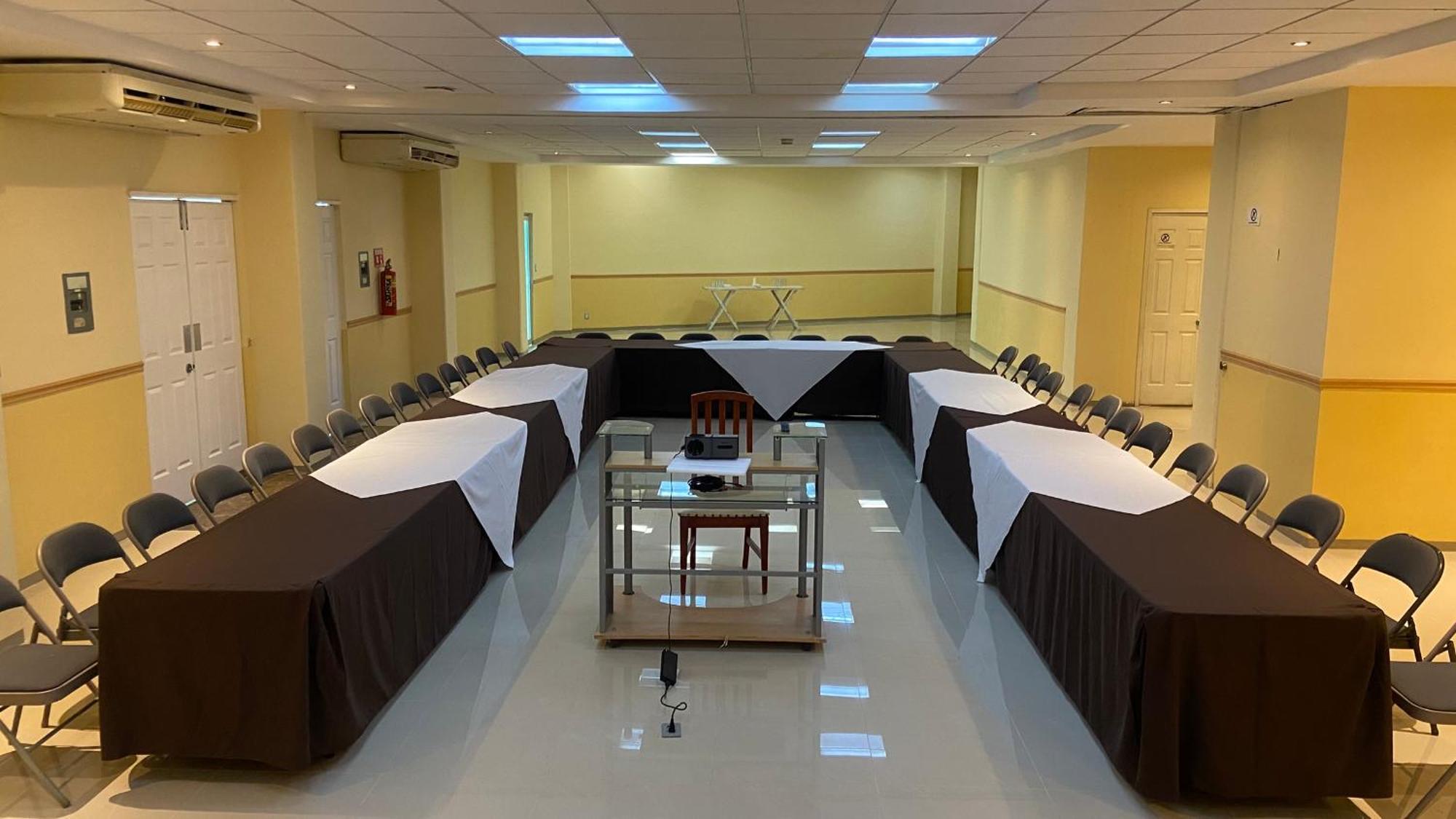 Enterprise Poliforum Hotel Leon