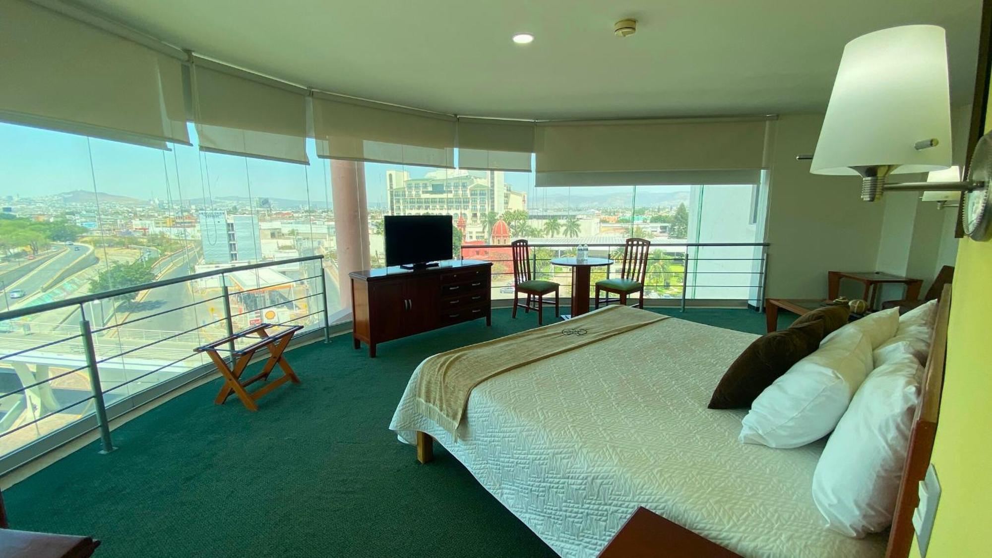 Enterprise Poliforum Hotel 4*