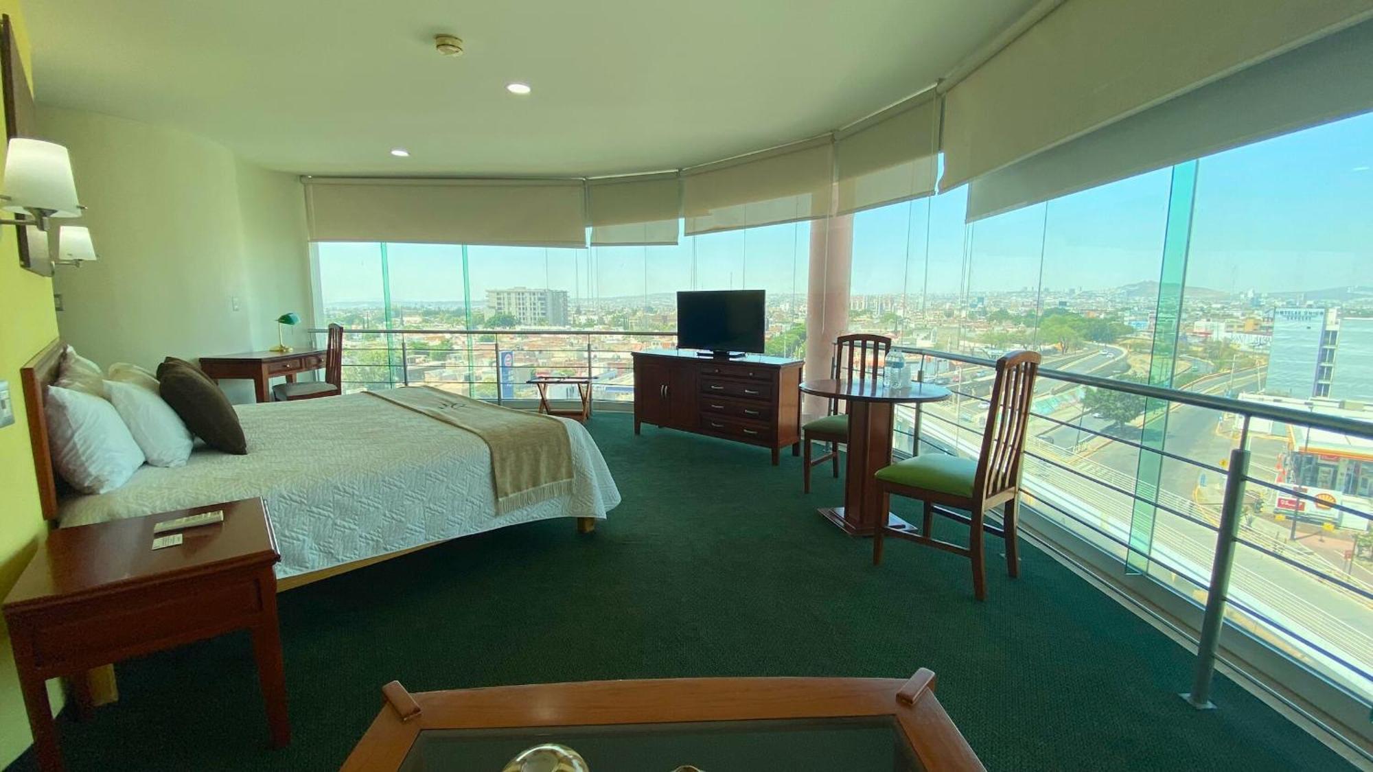 Hotel Enterprise Poliforum 4*